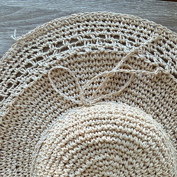 woven floppy hat - Picture 2 of 4